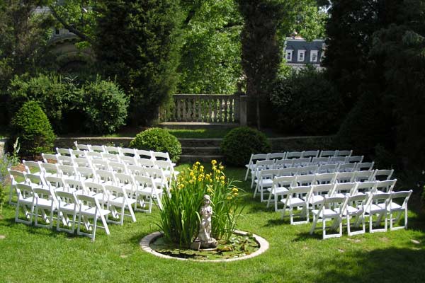 A classic wedding celebration at the Woodrow Wilson House with preserved period details and garden space